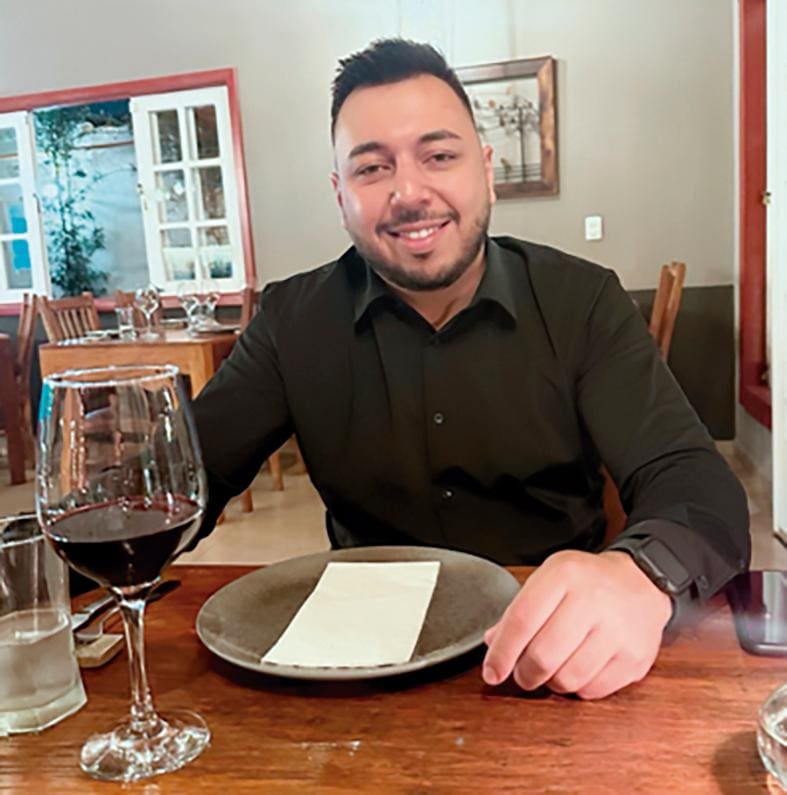 Niver 2. O betinense Rafael Drummond trocou a idade no último dia 15 e comemorou a data em Dublin, na Irlanda, onde estuda business