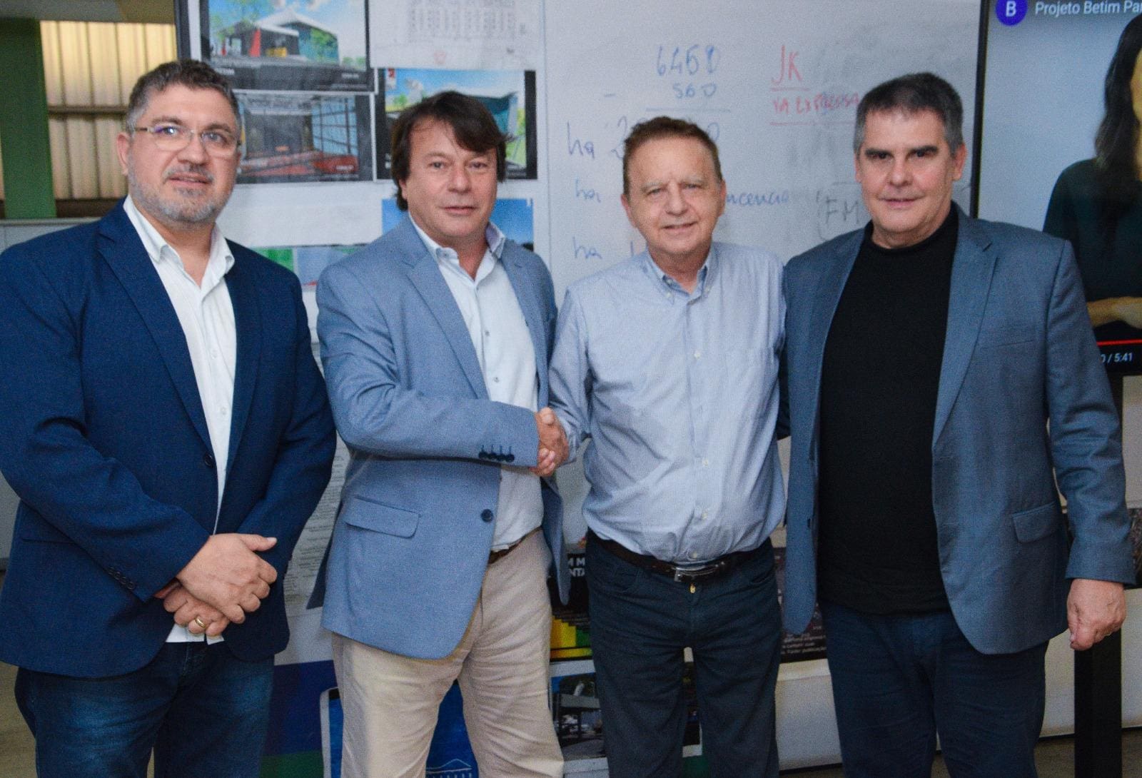 Advogado, ex-vereador e gestor público Antônio Carlos Rocha; ex-deputado federal Mário Assad Júnior; prefeito de Betim, Vittório Medioli; ex-vice-governador, Paulo Brant.