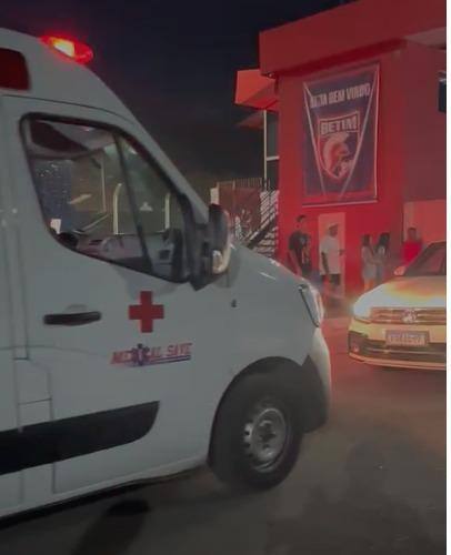 Ambulâncias do Samu socorreram cinegrafista e criança