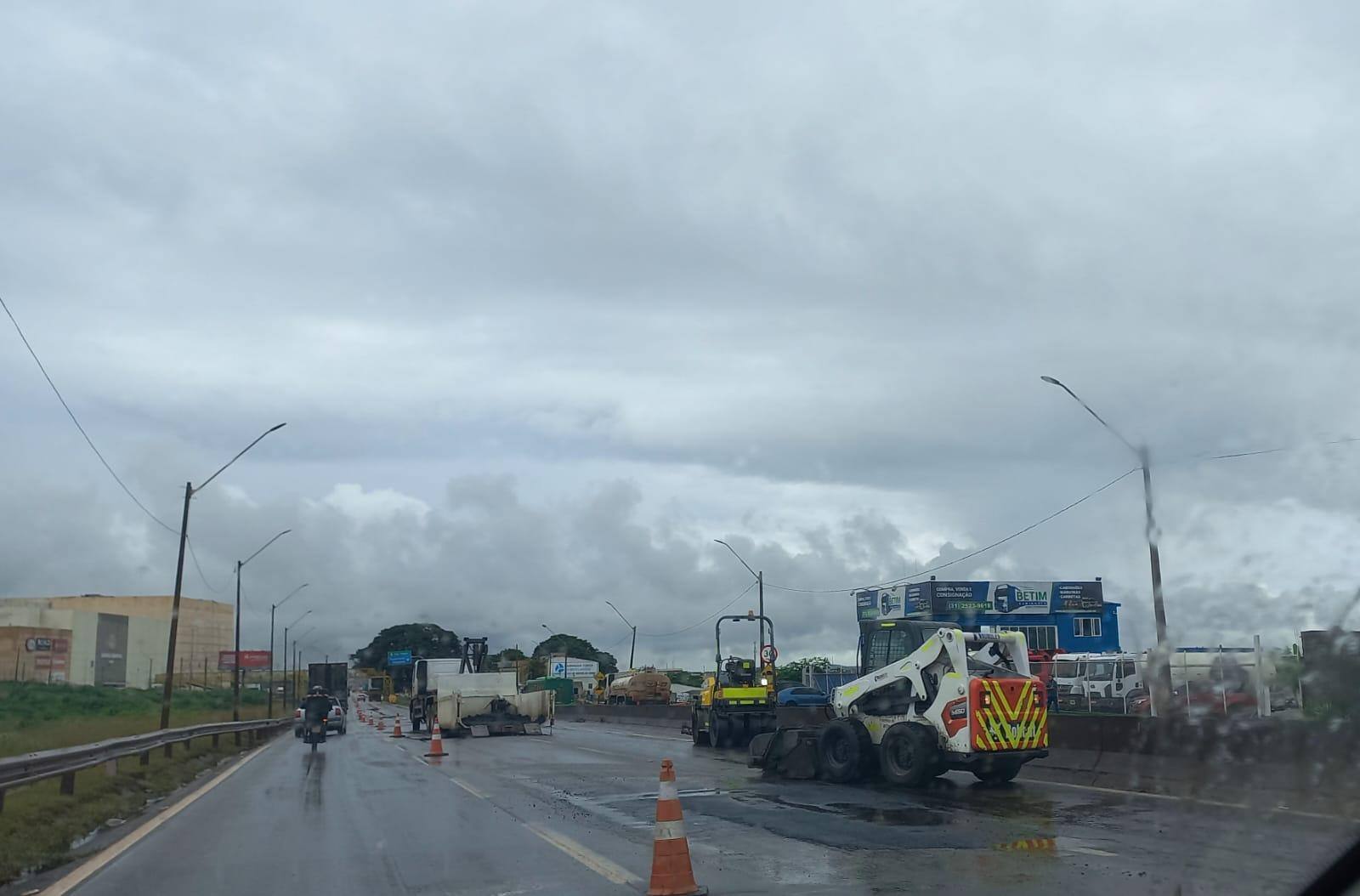 Congestionamento devido à obra já ultrapassa três quilômetros