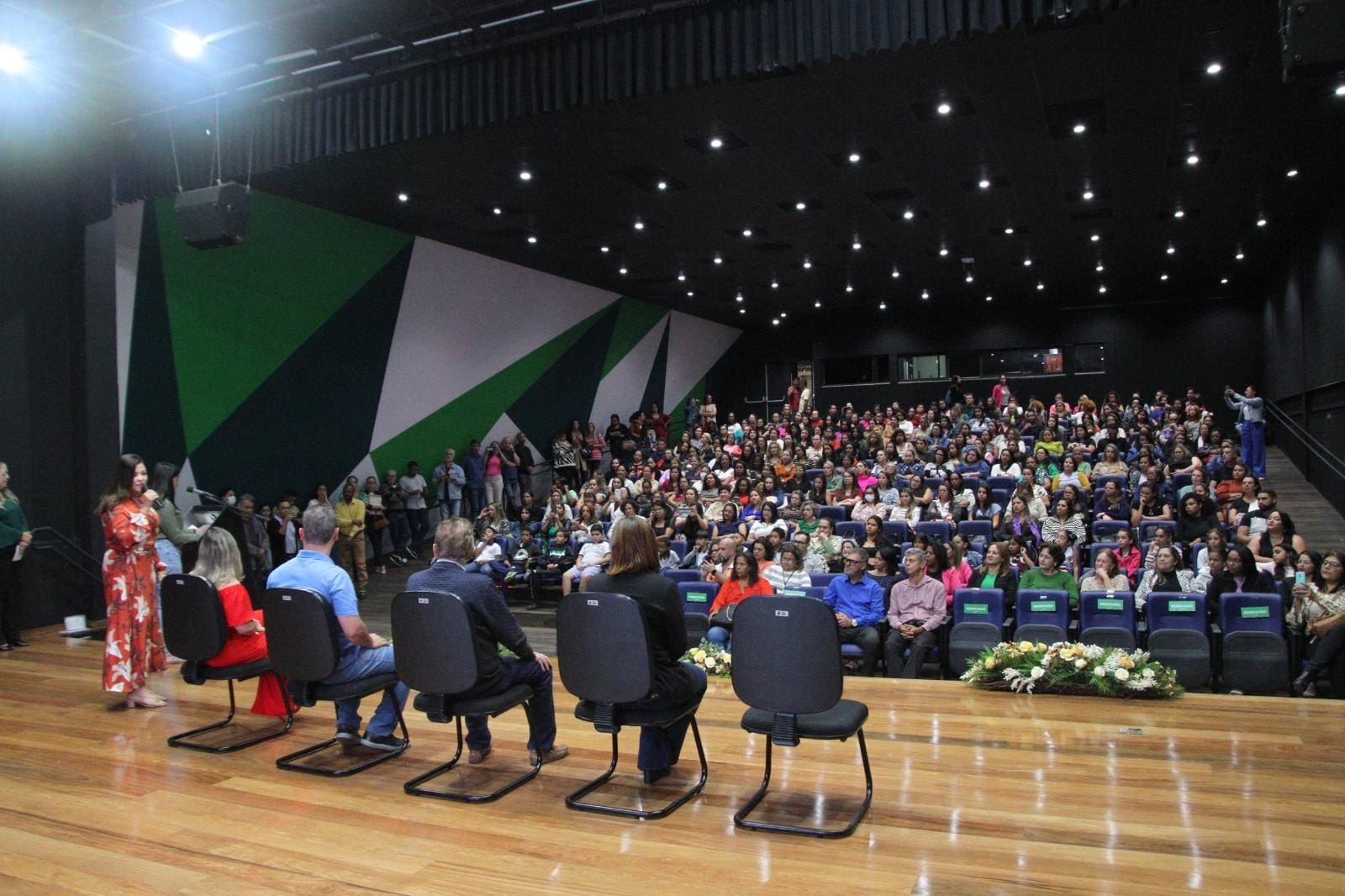 Autoridades, alunos e professores participaram do lançamento oficial do projeto nessa segunda-feira (29), no Centro Administrativo João Paulo II