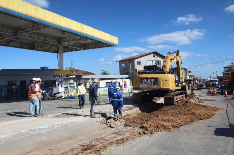 Equipes realizaram limpeza e capina na última semana; depois, inciiaram obras de drenagem, fase antes do recapeamento