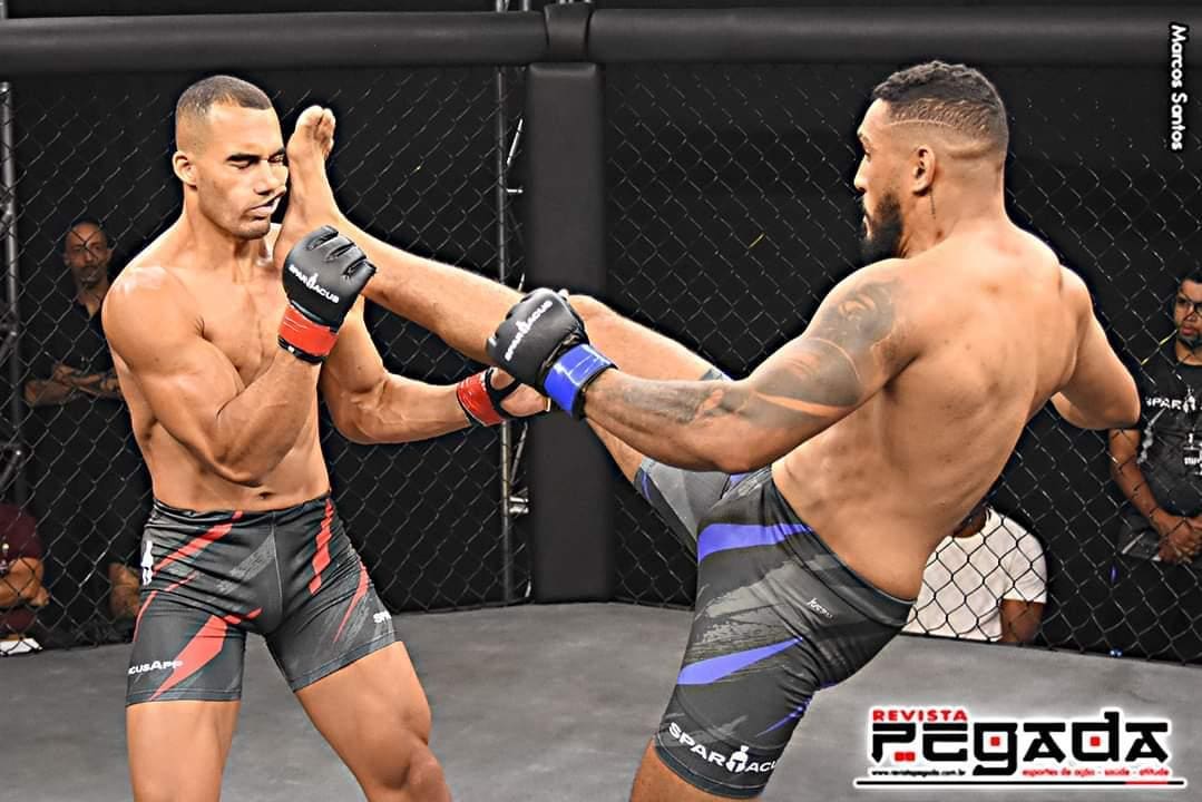 Com 93 kg e 1,86 m, Ryan Gandra, de 27 anos, luta hoje na categoria meio-pesado e treina na academia Flávio Baiano Team