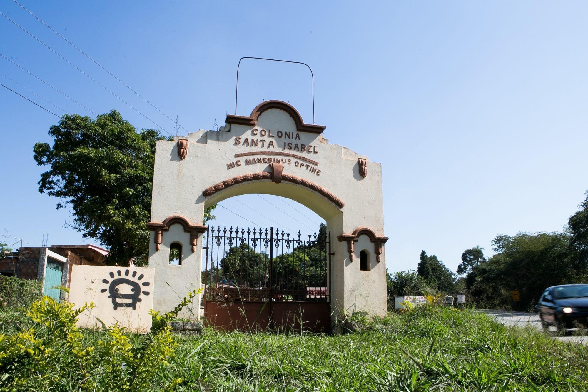Construída como alternativa para o controle da hanseníase crescente no Brasil na década de 1920, a Colônia Santa Isabel recebeu pessoas com a doença vindas de diversas regiões do país, e, principalmente, de Minas Gerais