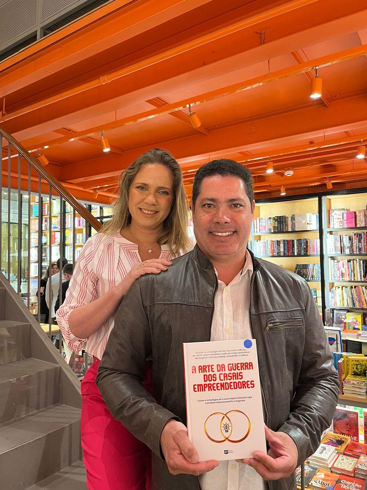 Cristiane Rodrigues e Sérgio Araújo são empresários e relatam a experiência como o empreendedorismo no livro