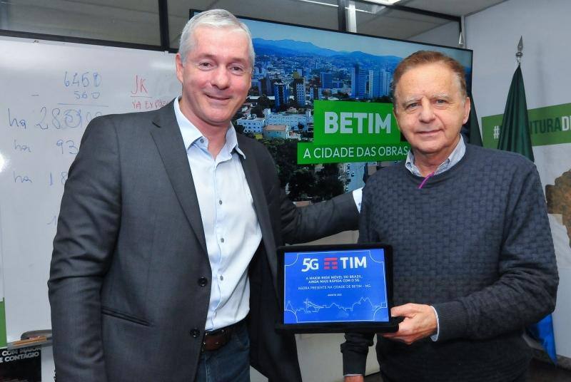 Durante o encontro, o diretor comercial da Tim Brasil, Daniel Soares de Oliveira, entregou a Medioli uma placa simbólica com os dizeres de que a cidade, agora, possui a tecnologia 5G da operadora.