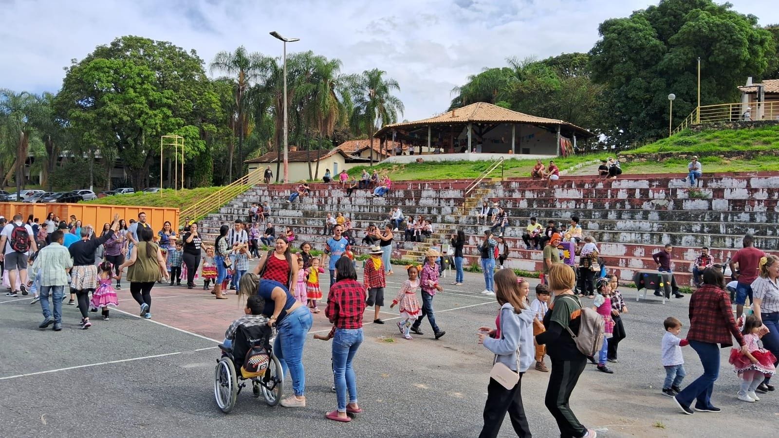 Entrada é gratuita e aberta ao público, mas os organizadores pedem que os participantes levem lanches para serem partilhados no pequenique e um balde para auxiliar nas brincadeiras