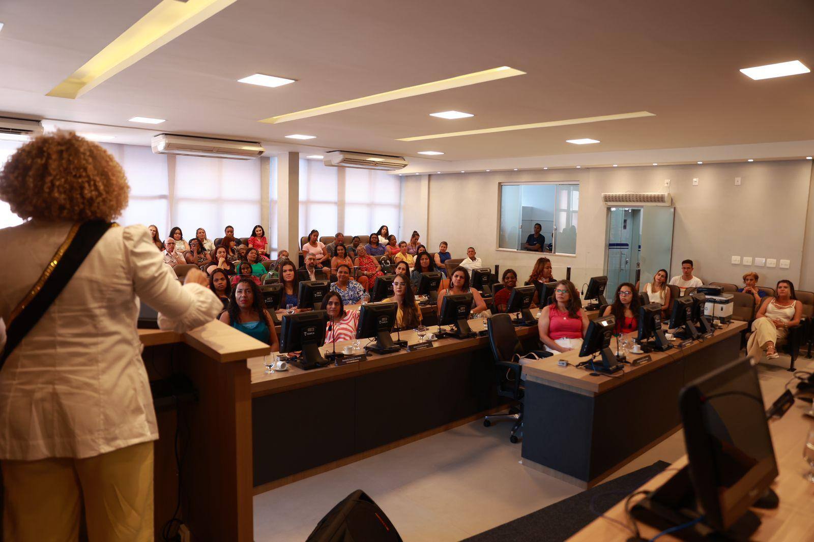 Evento gratuito contou com palestrantes da cidade.