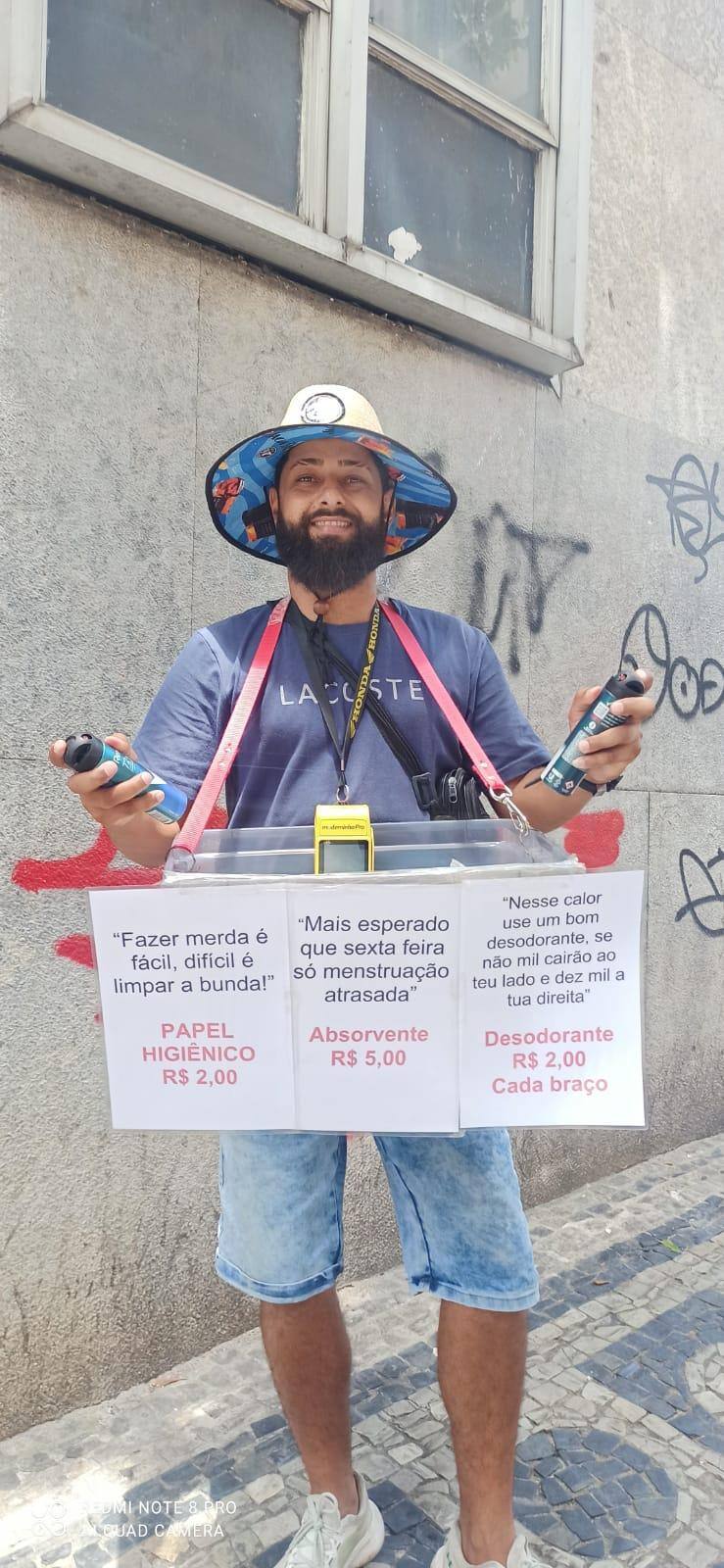 Fernando Rodrigues começou a trabalhar nas ruas aos 8 anos, ajudando o pai, que é camelô