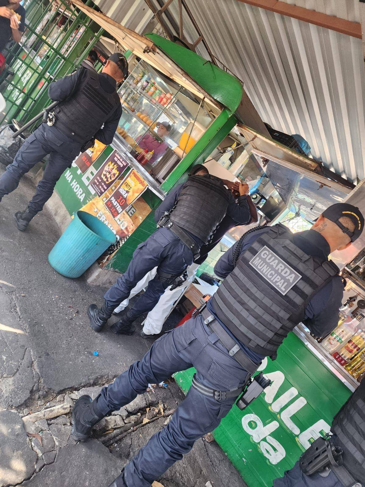 Homem foi abordado na Praça do Ceabe.