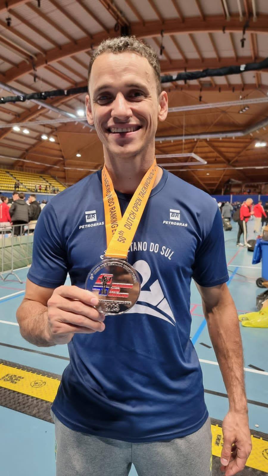 Ícaro Miguel, com a medalha conquistada no Dutch Open