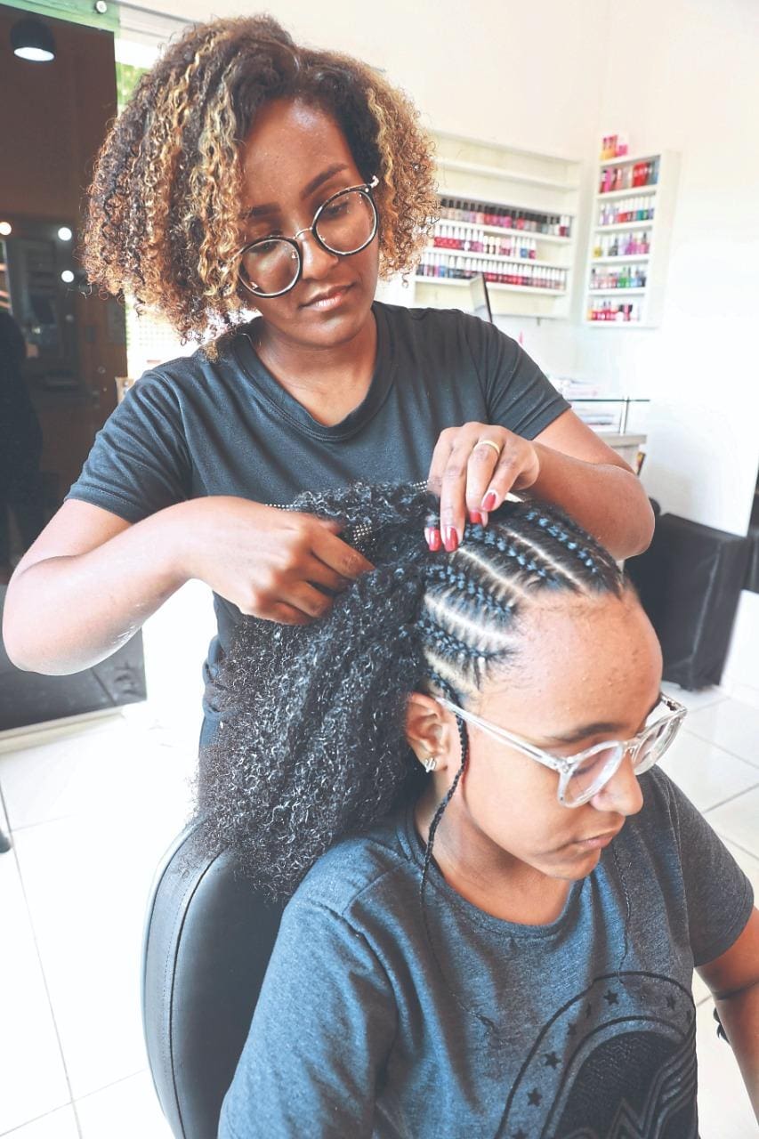 Lauanny faz todo tipo de trança, em qualquer cabelo