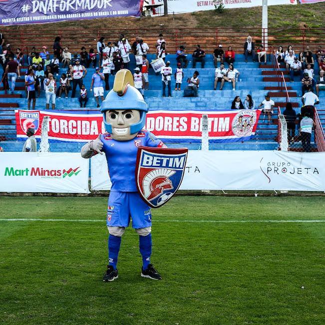 Mascote da torcida Gladiadores, do Betim Futebol