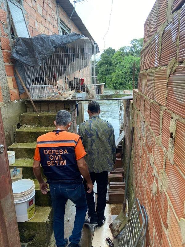 Moradores de Betim podem se cadastrar para receber, com antecedência, os alertas climáticos, como de tempestades, enviando uma mensagem SMS com o CEP de sua residência para o número 40199