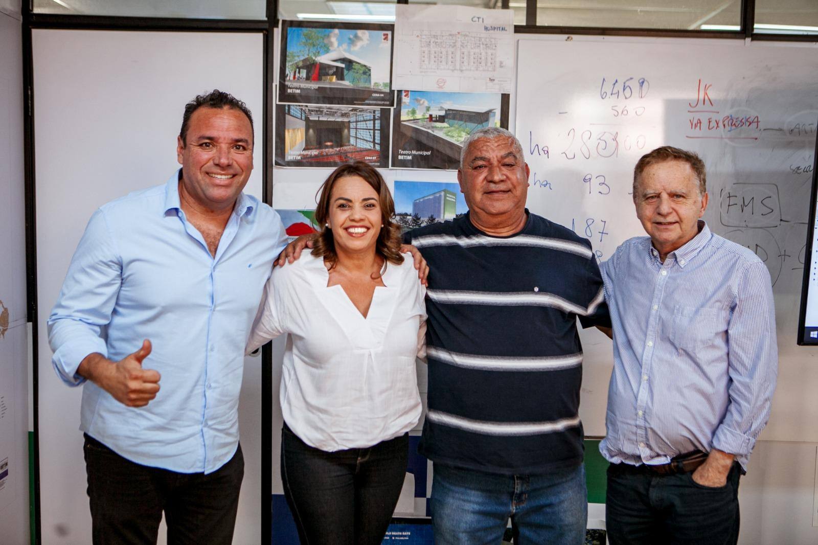 Mudança de cargo foi oficializada em reunião que teve a presença de Vittorio, de Célia, do vereador Claudinho e do ex-gestor, Marcelino do Sindicato