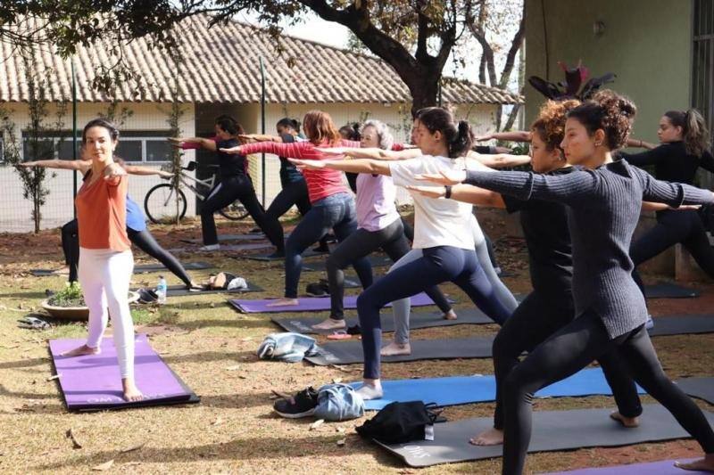 O yoga é uma prática milenar que proporciona bem-estar físico e mental