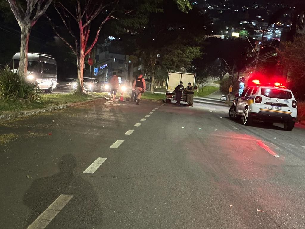 Motociclista descia o morro do Versailles no sentido ao bairro Ingá e teria sido 'fechado' por veículo não identificado