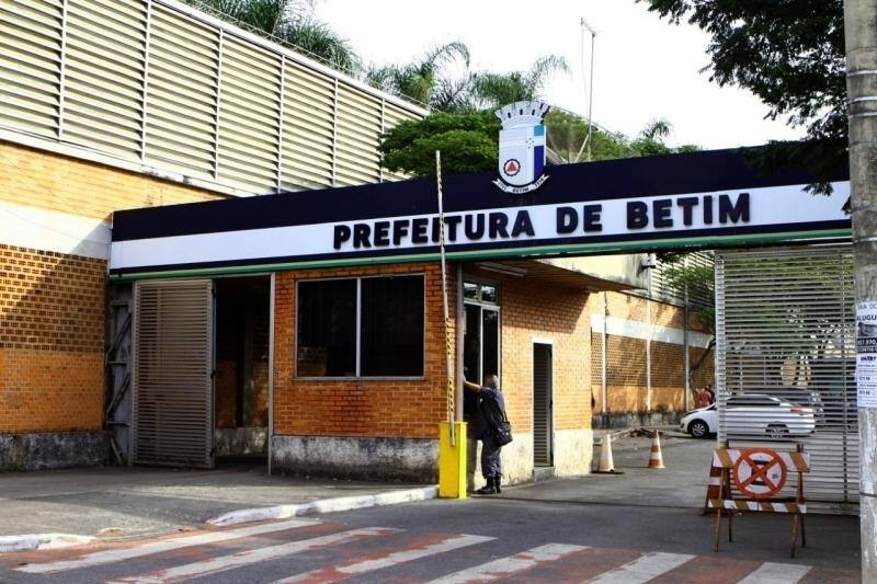 Prédios ligados à administração, entre eles o Centro Administrativo, fecham as portas