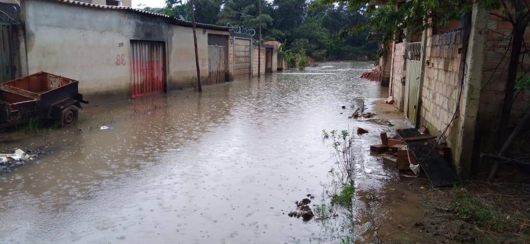 Moradores do local foram orientados a sair após chuvas de janeiro e ainda não retornaram atendendo à soliciitação da Defesa Civil