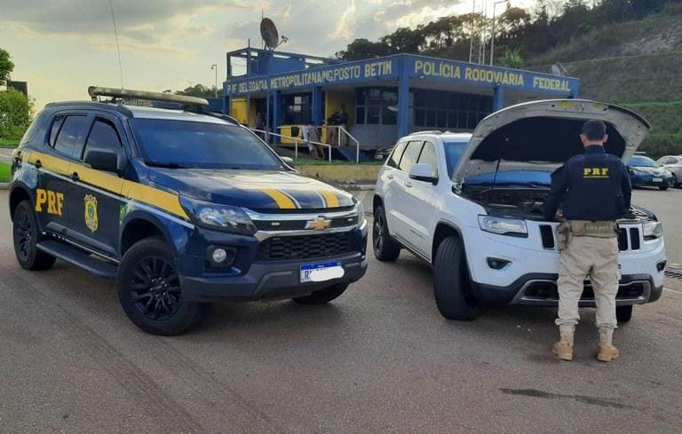 Tanto o condutor quanto o carro foram levados para o plantão da Polícia Judiciária de Betim