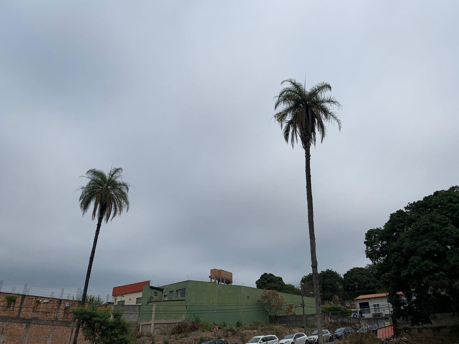 Tempo nublado em Betim.