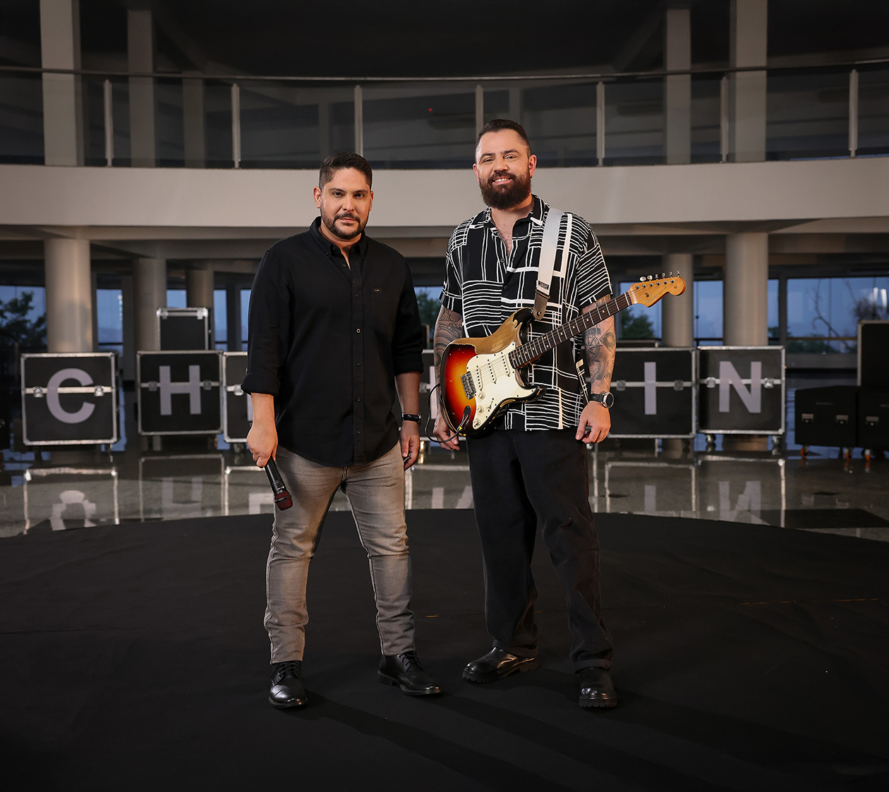 Celebrando 20 anos de carreira, a dupla Jorge & Mateus se apresenta no dia 26 de setembro