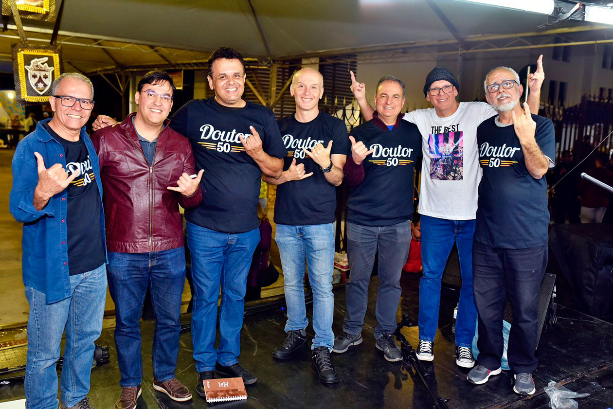 A festa será animada pela banda Doutor 50 e pela Resenha do Danilo contará com as participações de Norton Viana, Pedro Leal, Cristiano Silva, Brenda Souza, Márcio Junior e Mirian Danielle.