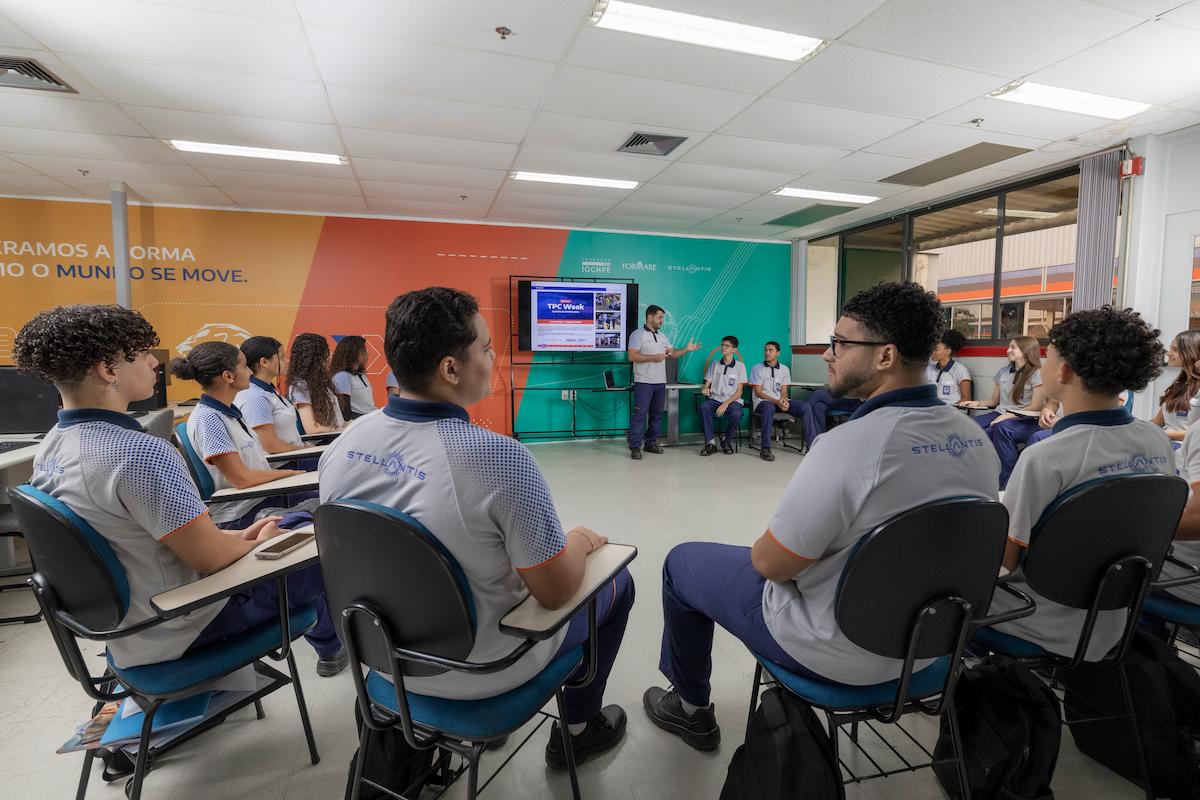 Programa Formare da Stellantis oferece curso técnico gratuito