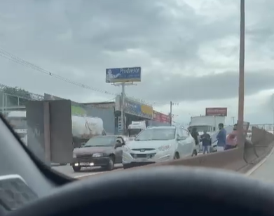 Batida aconteceu por volta das 6h20