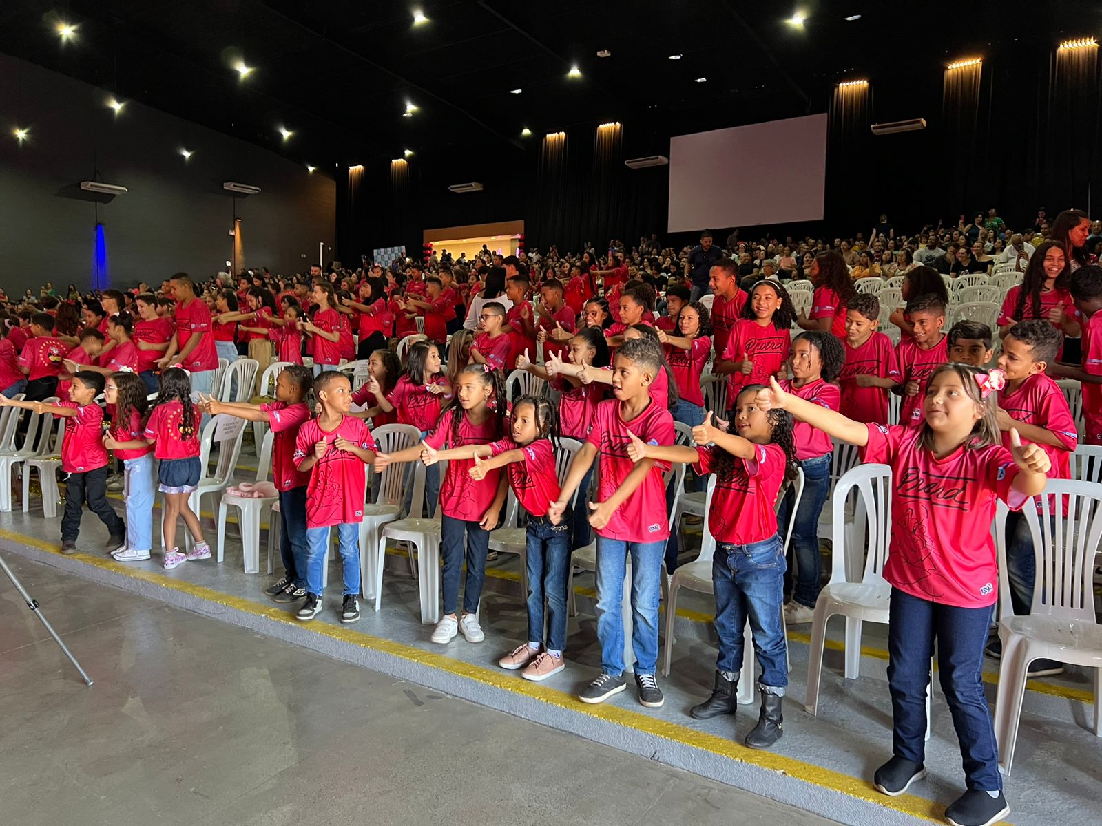 Alunos participaram de apresentações musicais e receberam certificado