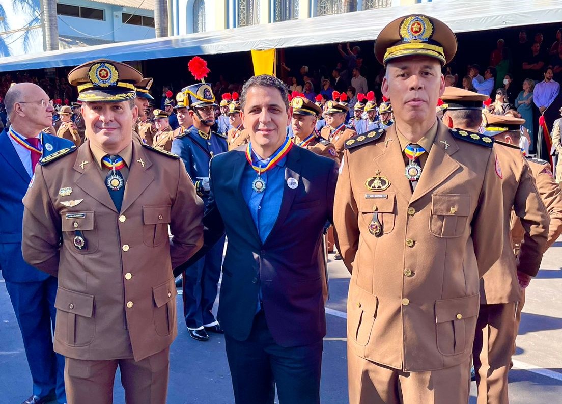 Na ordem: o chefe do Estado Maior da PMMG, coronel Marcelo Ramos de Oliveira; o jornalista e pré-candidato a prefeito de Betim, Heron Guimarães; e o comandante da 2ª Região de Polícia Militar, coronel Wagner Alan de Mattos