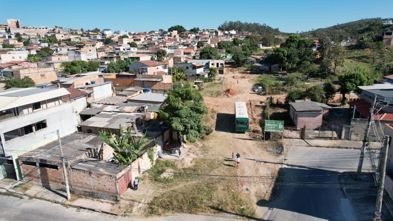 Serão 180 metros de via pavimentada, entre as ruas Dália e das Acácias