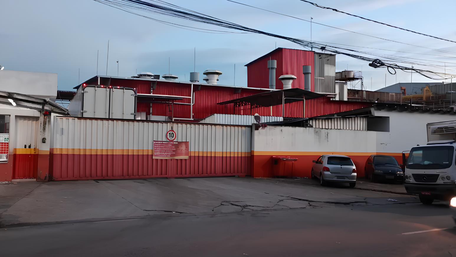 Frigorífico Ave Nova fica na avenida Nova York, ao lado de uma área residencial com condomínios e casas
