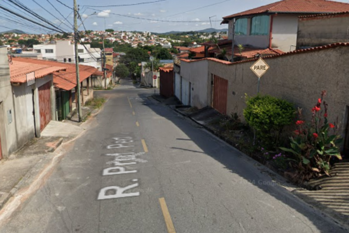 Crime aconteceu na rua Professor Pedro, por volta das 21h30