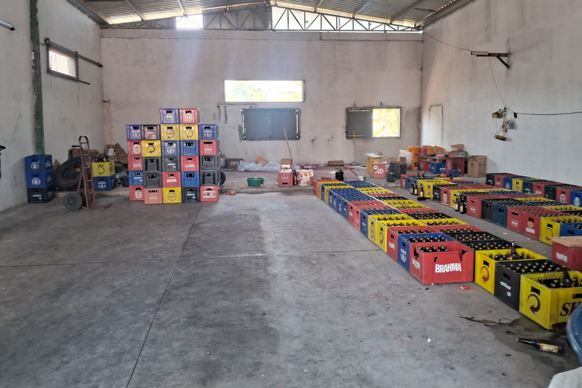 Segundo a PM,  trata-se de falsificação de rótulos, sem ligação com adulteração por metanol