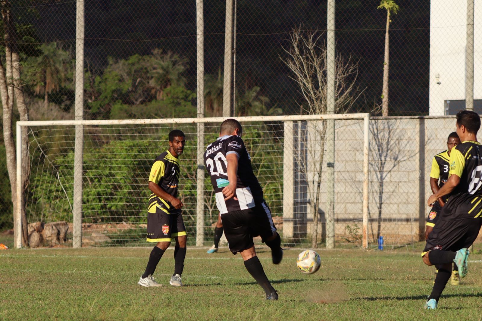 Vera Cruz enfrenta o Cruzeirinho fora de casa