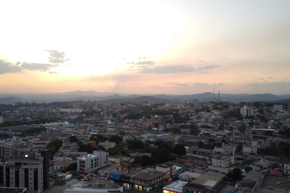 Semana terá mínima de 15 °C, máxima de 30 °C, com umidade relativa do ar variando entre 41% e 96%