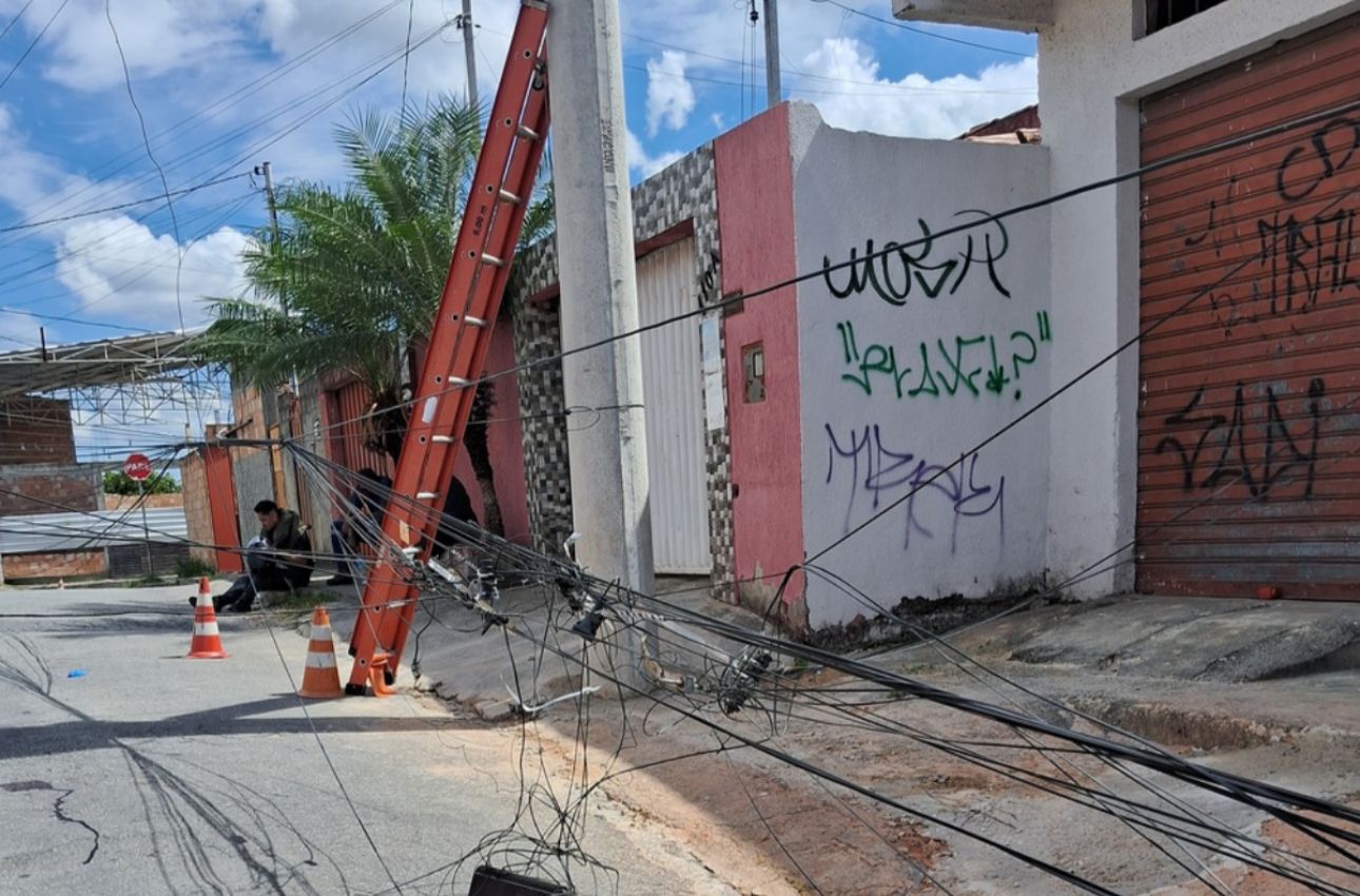 Segundo informações apuradas, o trabalhador teria perdido o equilíbrio e bateu a cabeça no chão durante a queda