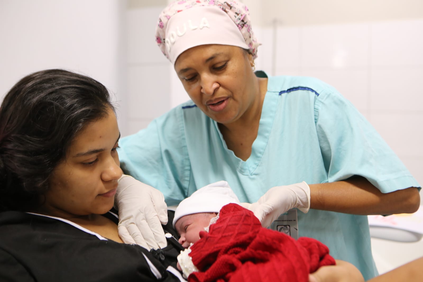 As doulas oferecem orientações, além de suporte físico e emocional a gestantes e suas respectivas famílias