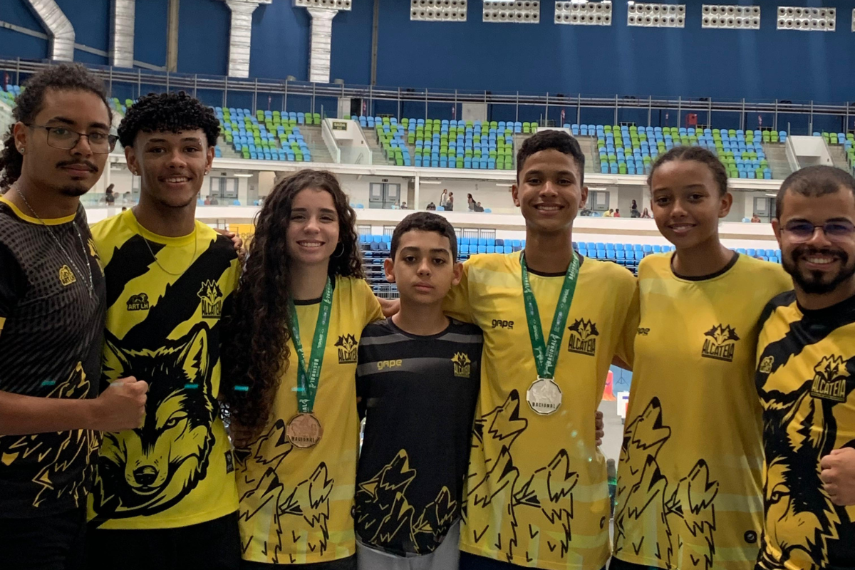 Atletas garantiram duas medalhas: uma de prata e uma de bronze