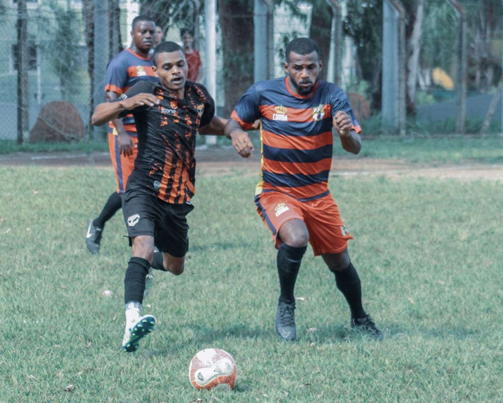 Líder da primeira fase, o Paranaense encara o time do Derreti