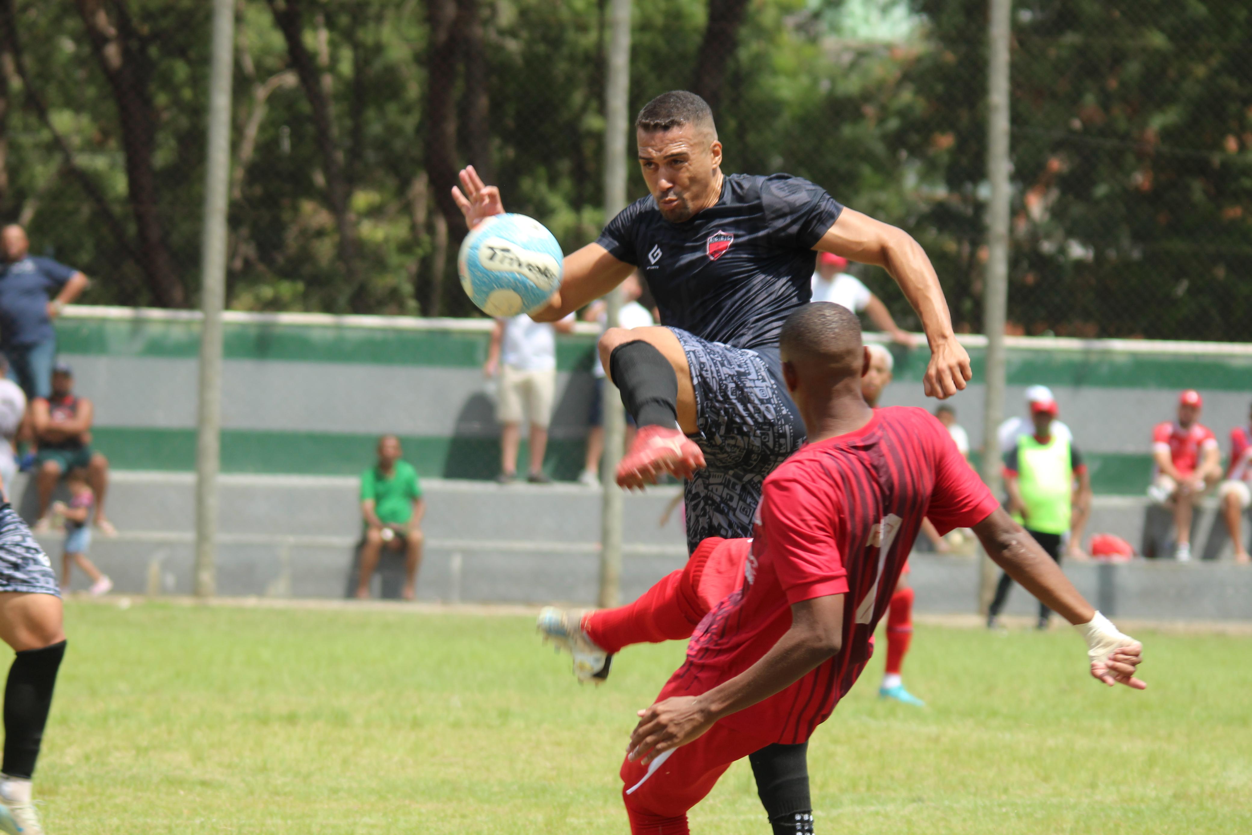 Capelinha E.C, de Betim, venceu o Conquistano F.C por 3 a 2