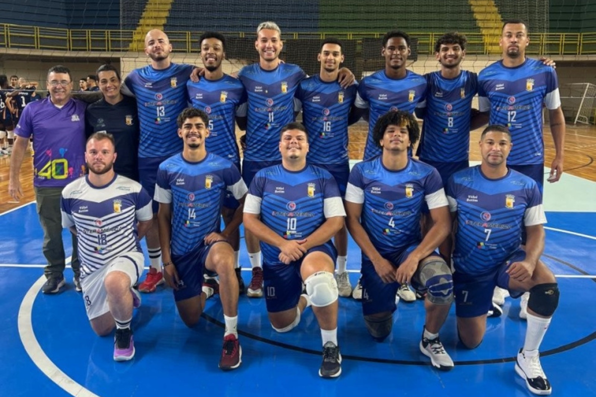 Time adulto de vôlei do Programa Viva o Esporte