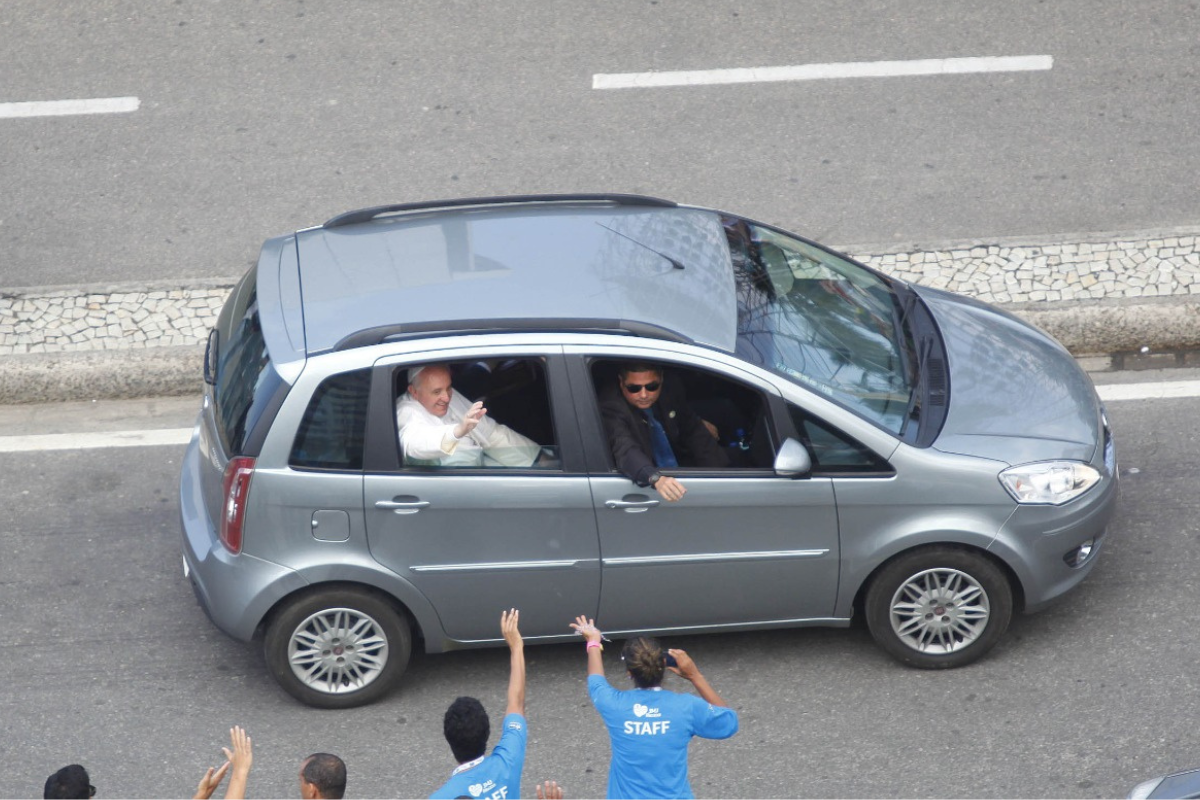Pedido por um carro mais simples foi feito pelo pontífice

