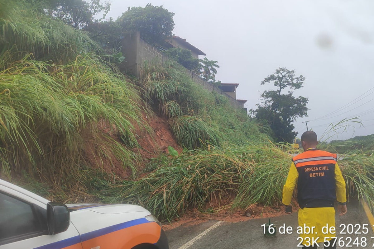 Ocorrência foi em virtude das chuvas que têm caído na cidade