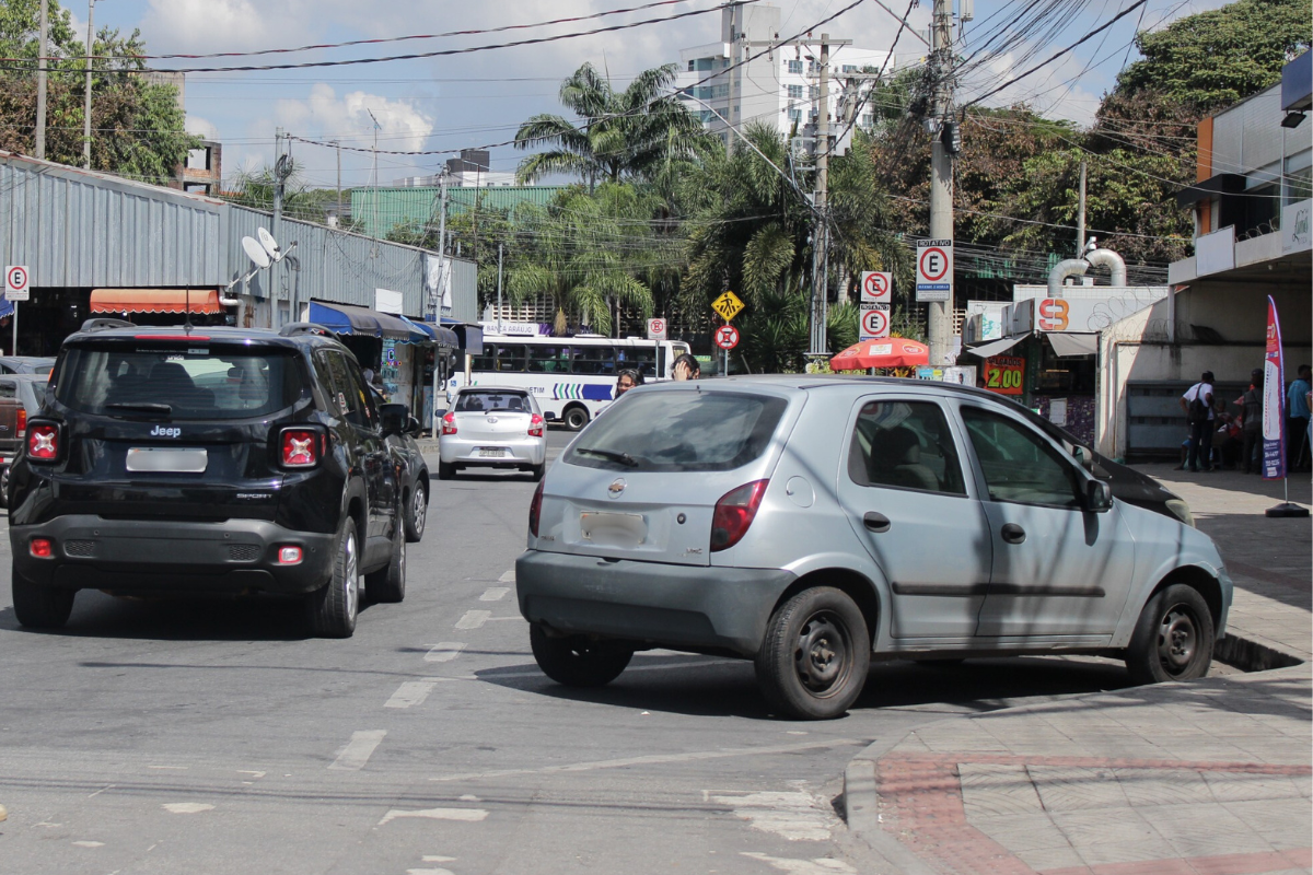 Campanha Maio Amarelo conscientiza motoristas e pedestres sobre segurança no trânsito