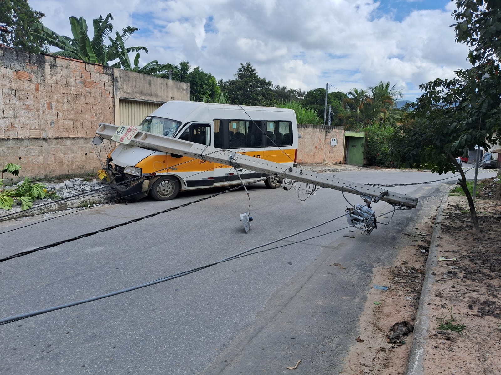 Não havia passageiros na hora do acidente