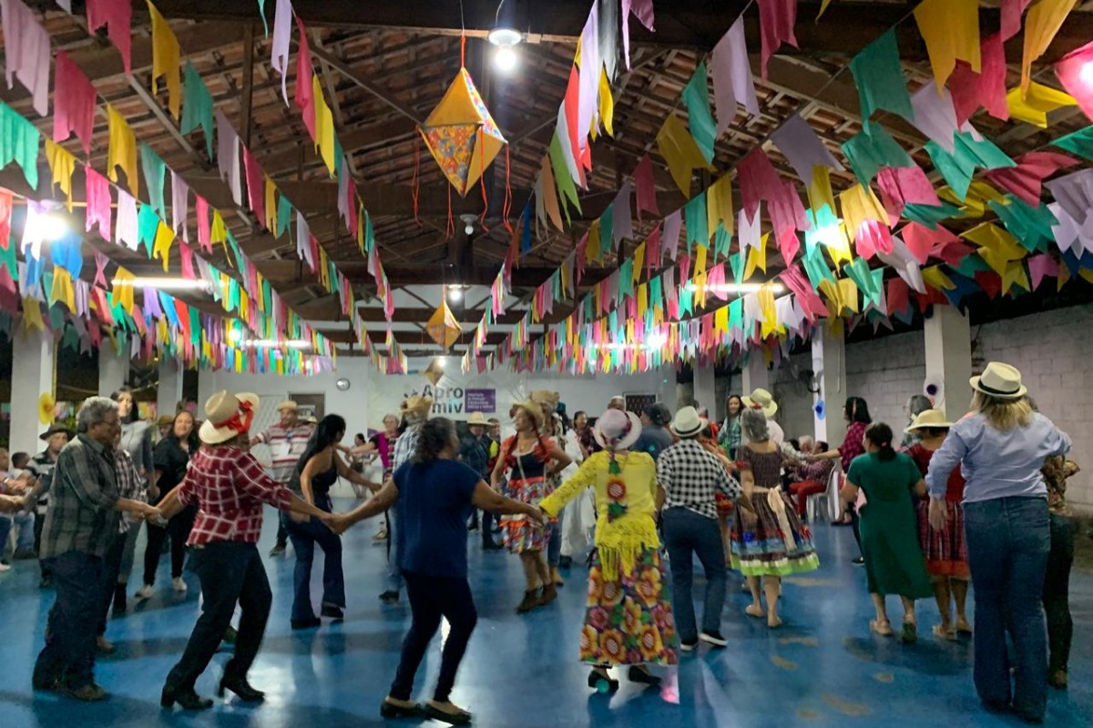 Festa terá barraquinhas com comidas típicas e show de música ao vivo
