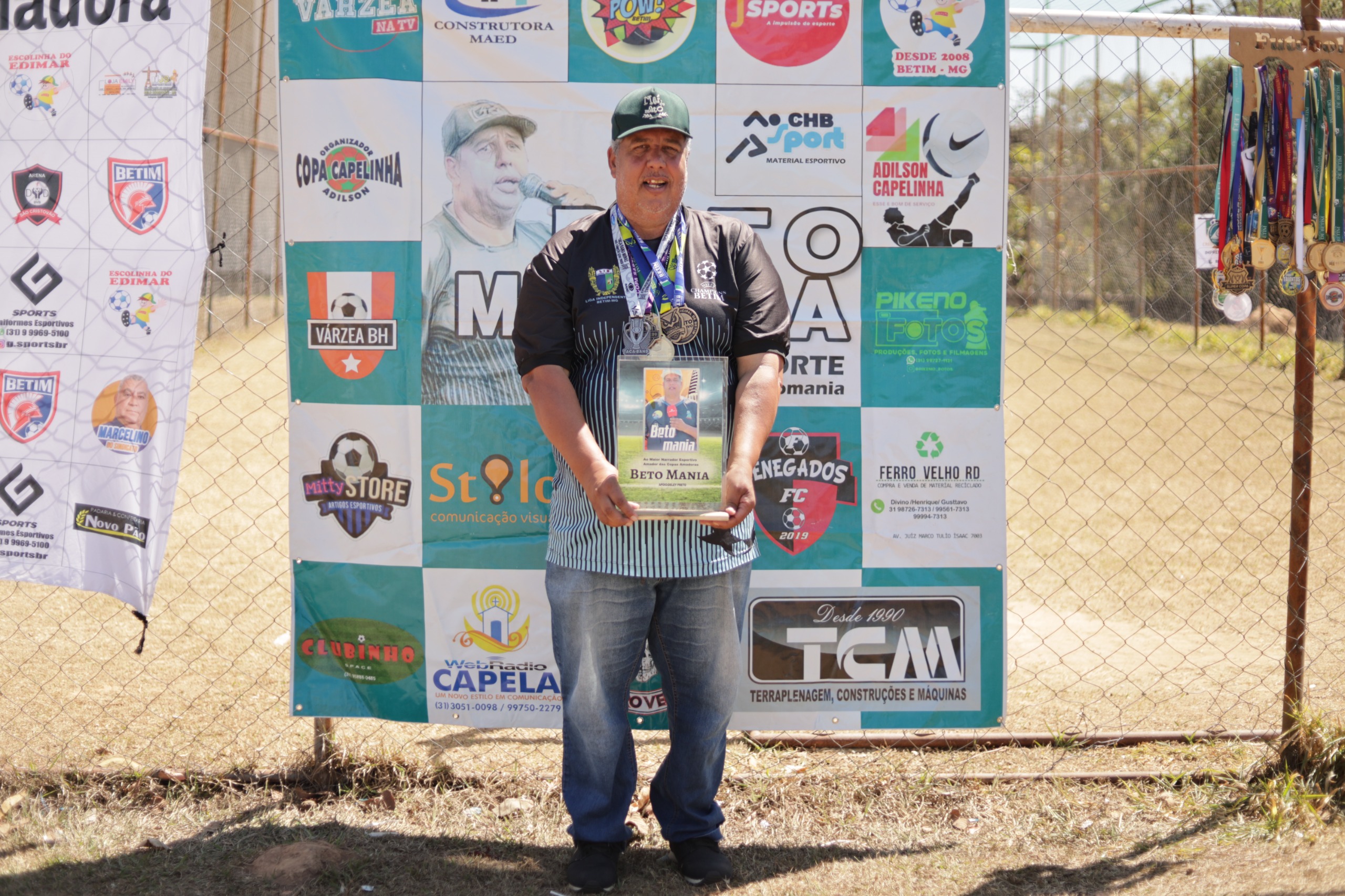 Locutor coleciona medalhas das partidas de transmite