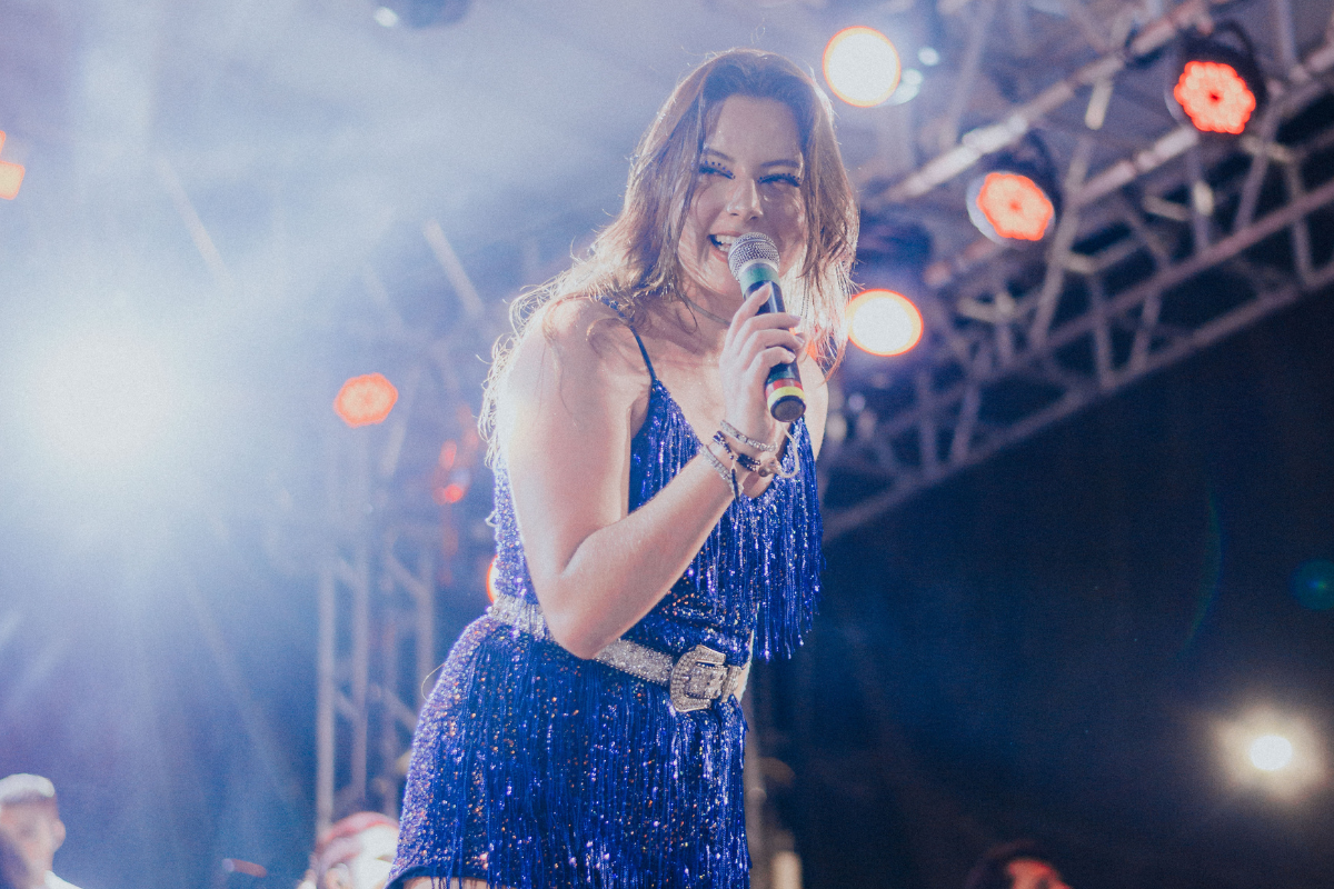 Com oito anos de carreira, cantora iniciou na igreja e já tem DVD lançado em todas as plataformas digitais